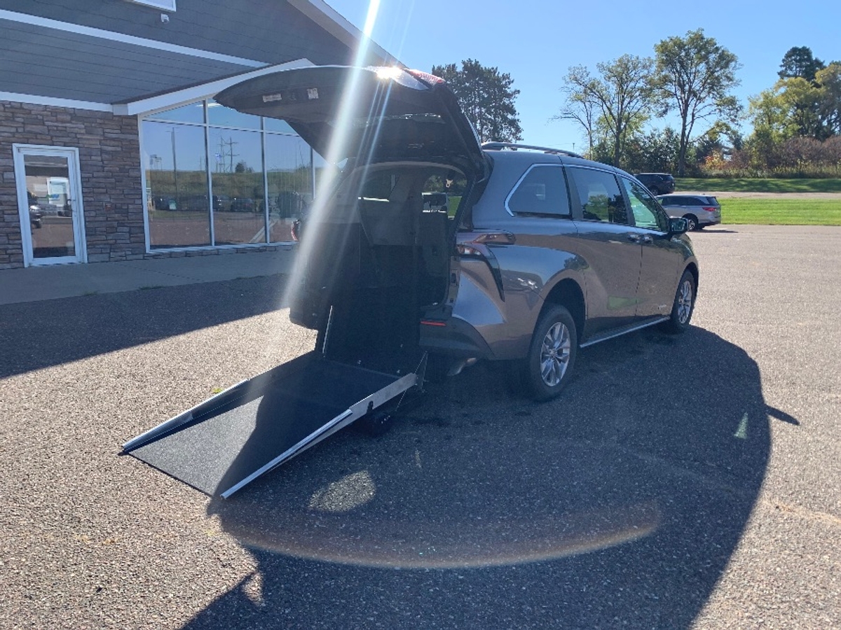 2024 TOYOTA SIENNA - Image 4