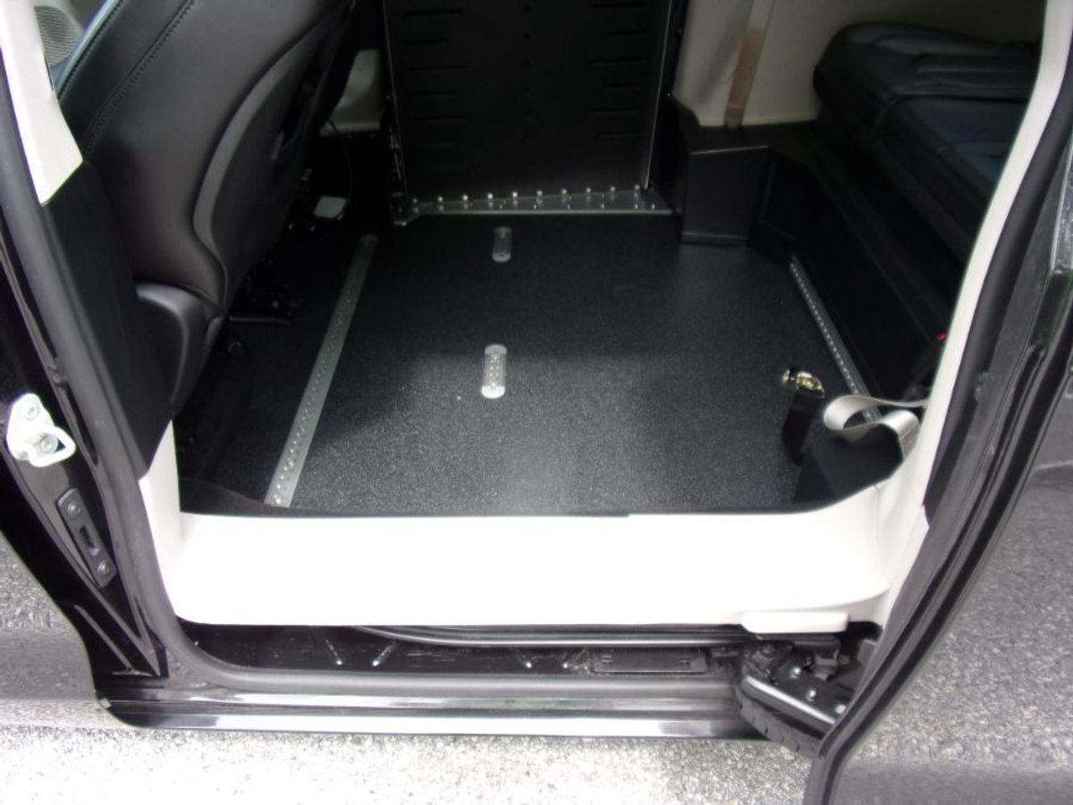Black Chrysler Pacifica image number 12
