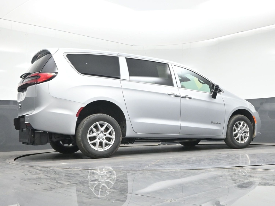 2026 Chrysler Pacifica Select - Photo 18