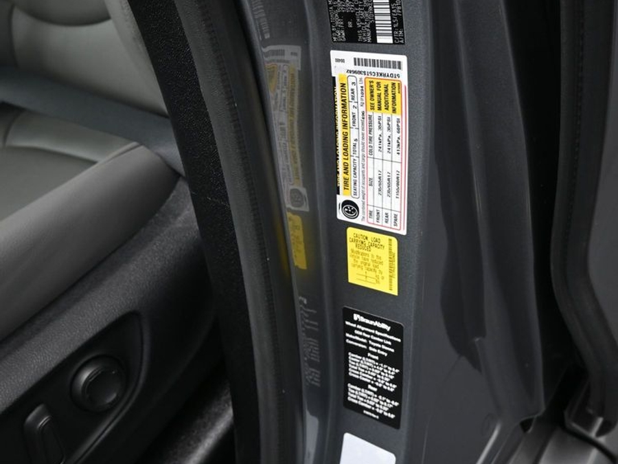 Grey Toyota Sienna image number 16