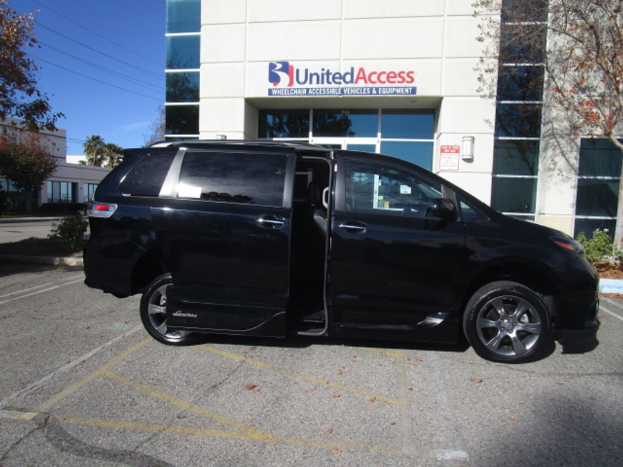 Used 2015 Toyota Sienna SE - VMI Side Entry Entry In Floor Automatic Ramp
