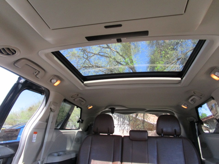 Used 2015 Toyota Sienna Limited - BraunAbility Side Entry Entry In Floor Automatic Ramp