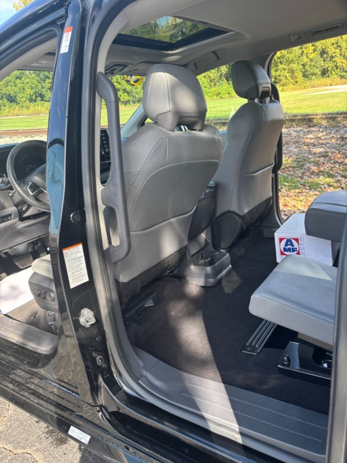 Black Toyota Sienna image number 15