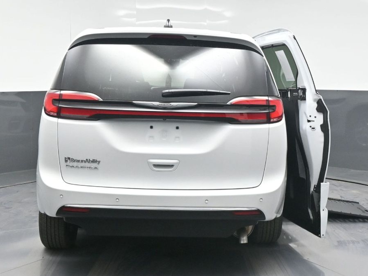White Chrysler Pacifica image number 2