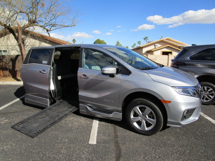 Used 2019 Honda Odyssey EX-L - BraunAbility Side Entry Entry In Floor Automatic Ramp