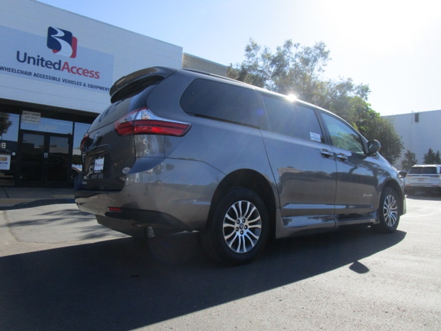 Used 2019 Toyota Sienna XLE Base - BraunAbility Side Entry Entry Fold Out Automatic Ramp