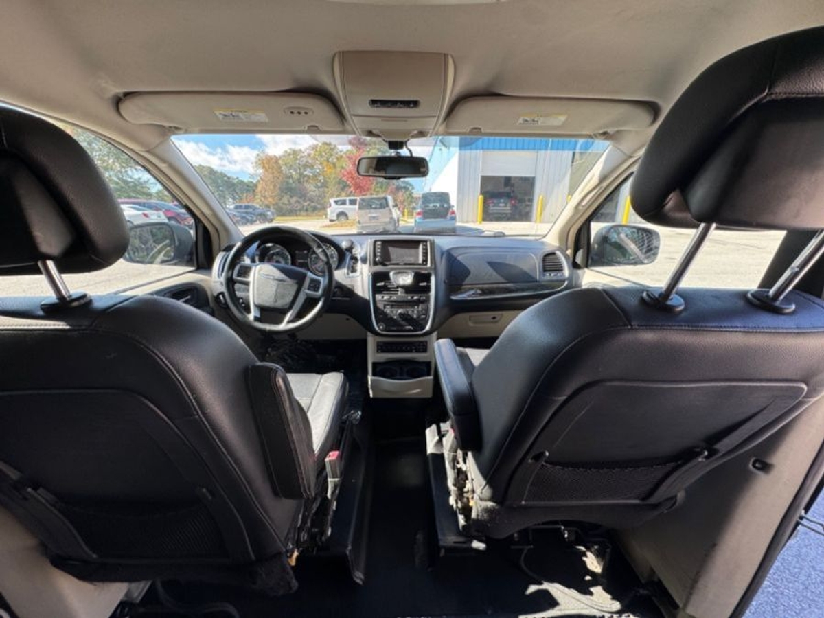 2012 CHRYSLER TOWN AND COUNTRY - Image 1