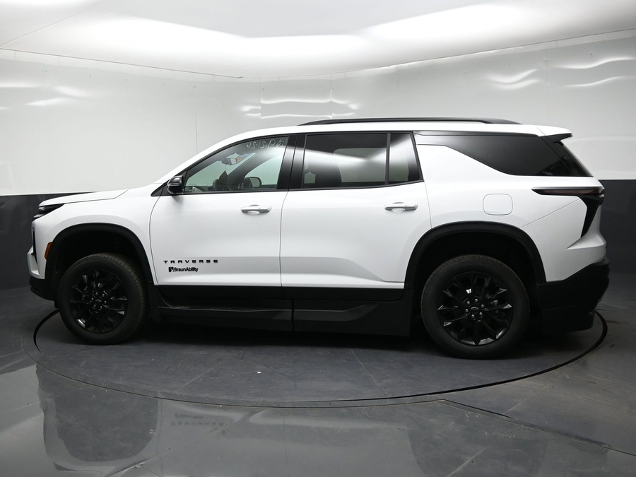New 2026 Chevrolet Traverse 1LT Midnight - BraunAbility Side Entry In Floor Automatic Ramp