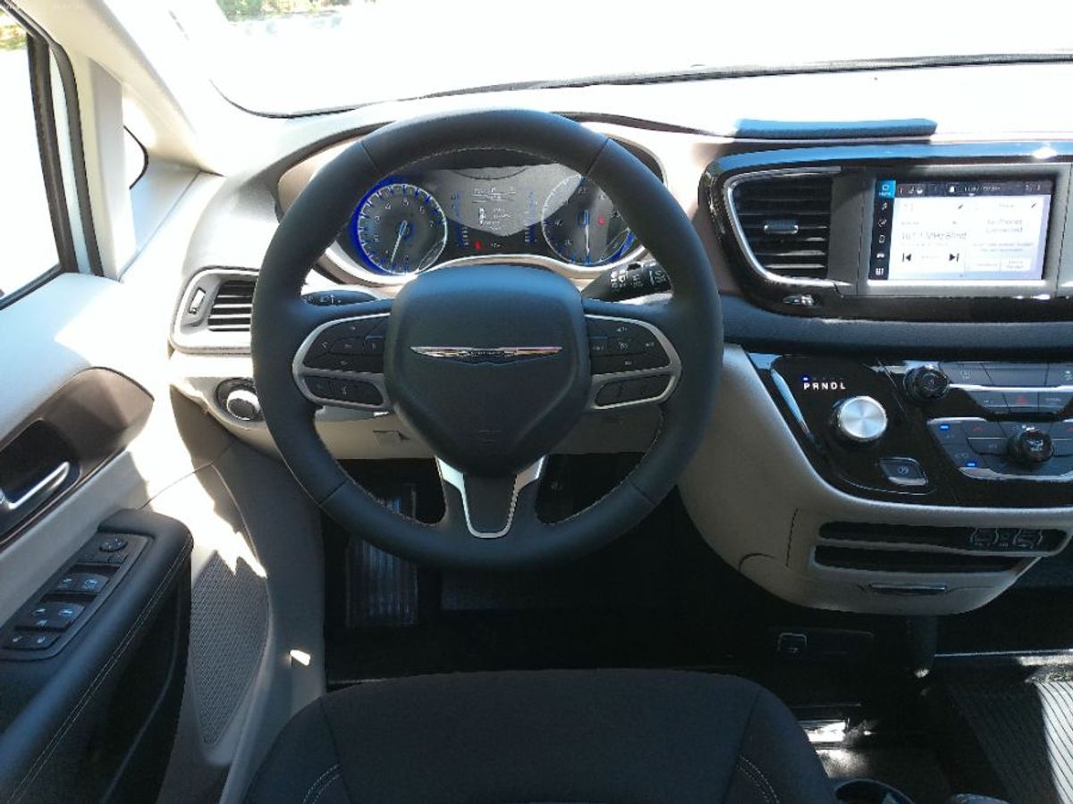 2024 CHRYSLER VOYAGER - Image 10