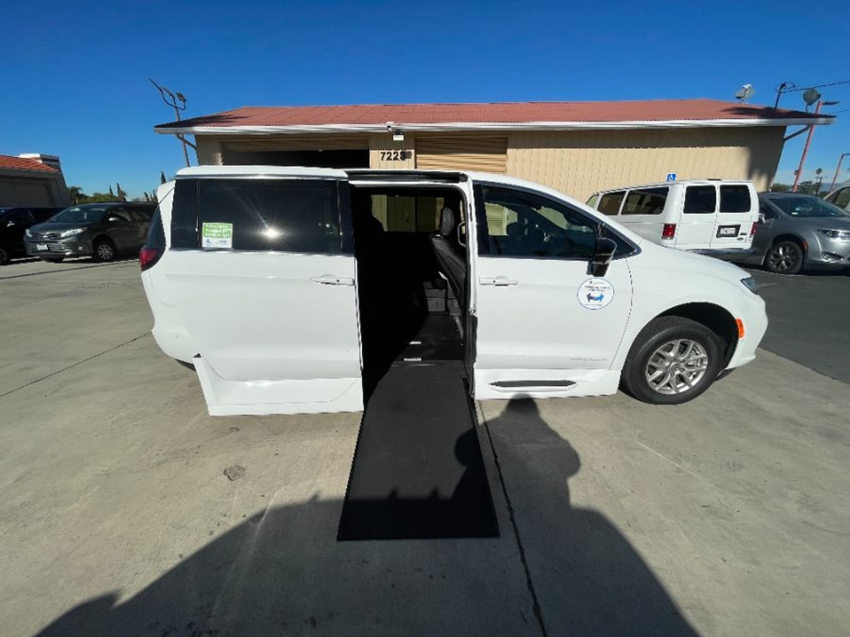 White Chrysler Pacifica with Side Entry Automatic In Floor ramp
