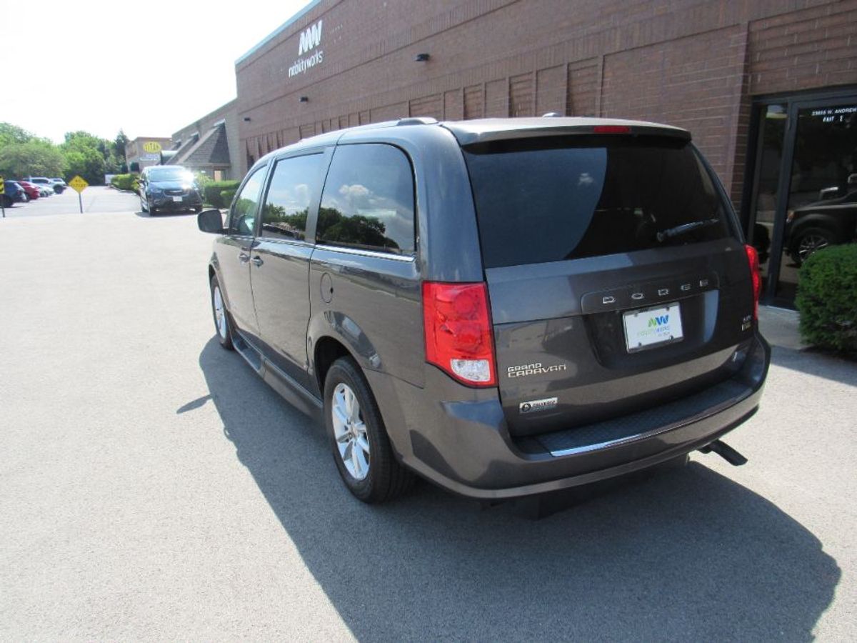 Grey Dodge Grand Caravan image number 12