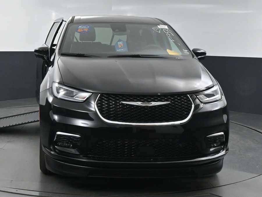 New 2025 Chrysler Pacifica Select Safety - BraunAbility Side Entry Entry In Floor Automatic Ramp