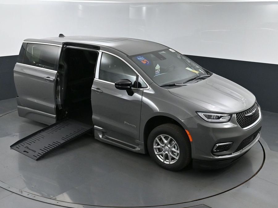 New 2025 Chrysler Pacifica Select Safety - BraunAbility Side Entry Entry Fold Out Automatic Ramp