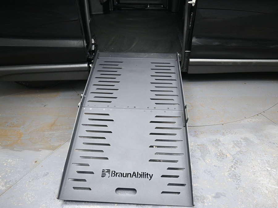 New 2026 Chrysler Voyager LX - BraunAbility Side Entry Entry Fold Out Manual Ramp