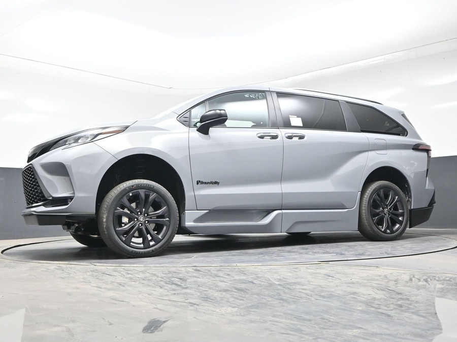 New 2026 Toyota Sienna Hybrid XSE Sport - BraunAbility Side Entry Entry In Floor Automatic Ramp