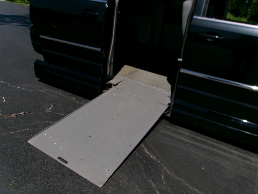 Black Chrysler Town and Country image number 30