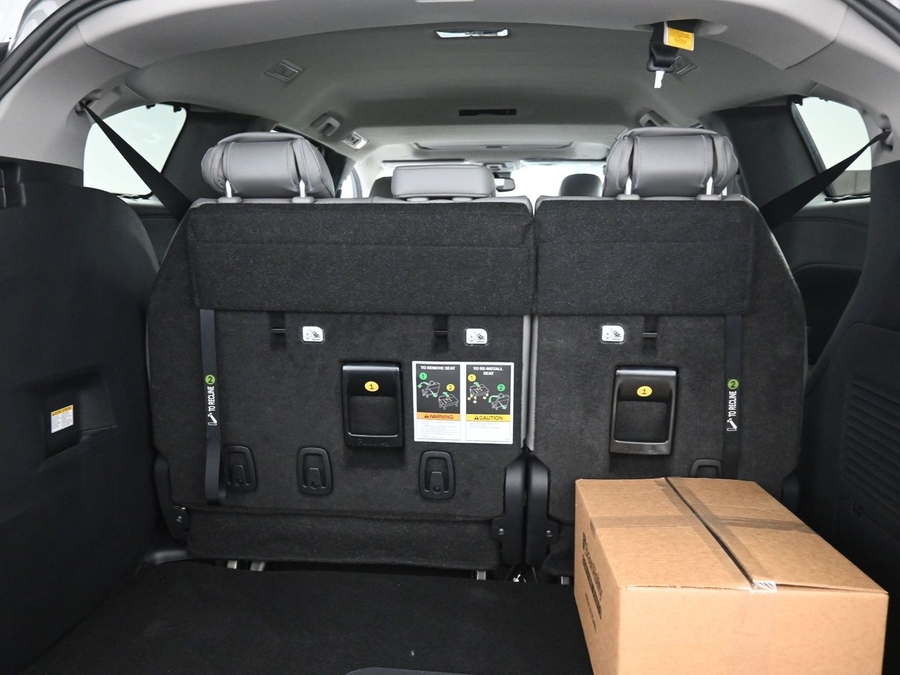 Grey Toyota Sienna image number 11