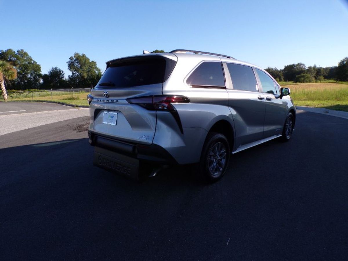 2024 TOYOTA SIENNA - Image 8