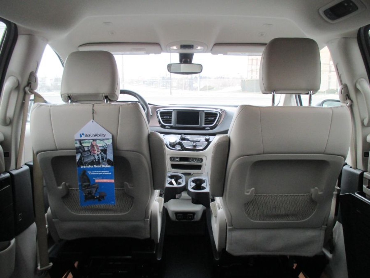 2021 CHRYSLER VOYAGER - Image 13