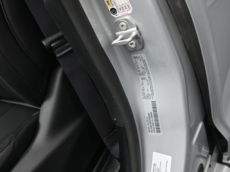 Silver Chrysler Pacifica image number 13