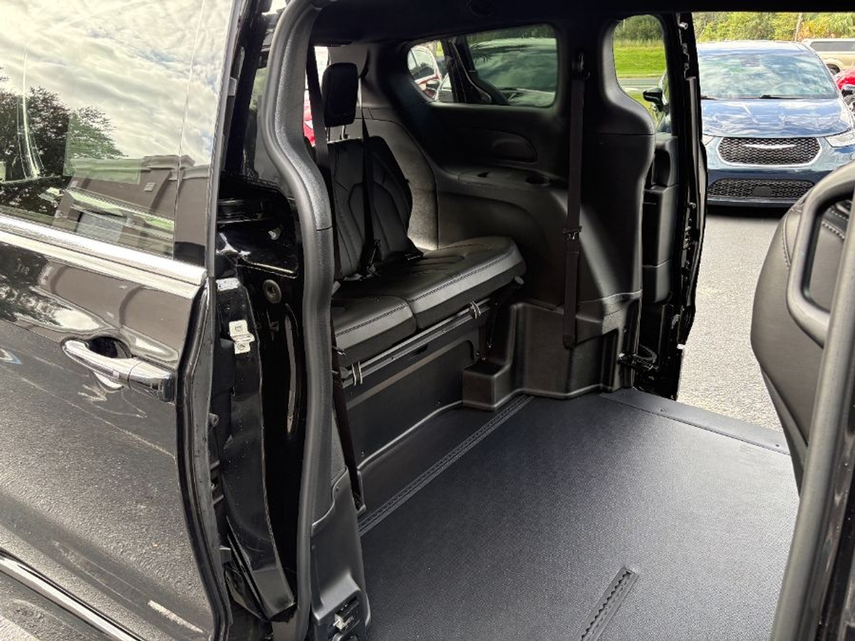 2025 CHRYSLER PACIFICA - Image 10