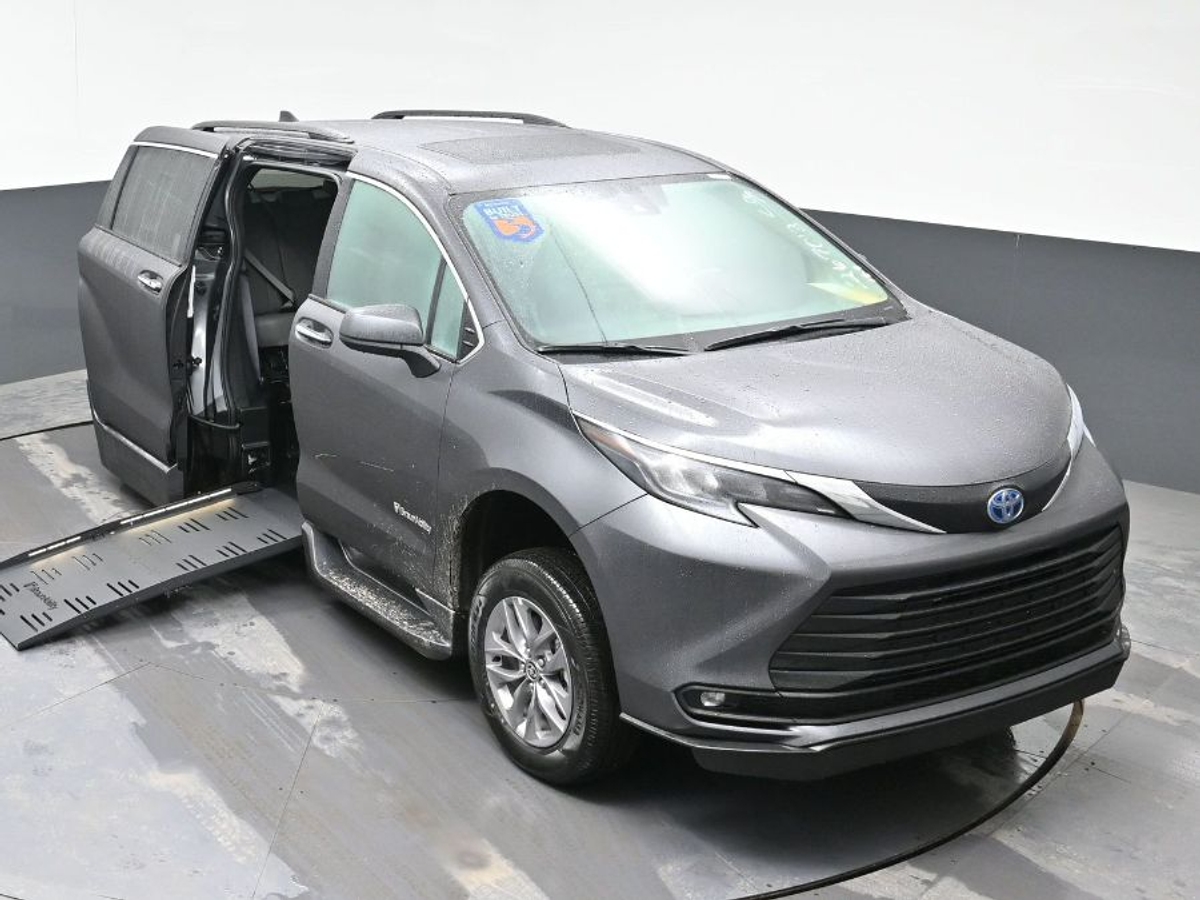 2025 TOYOTA SIENNA - Image 23