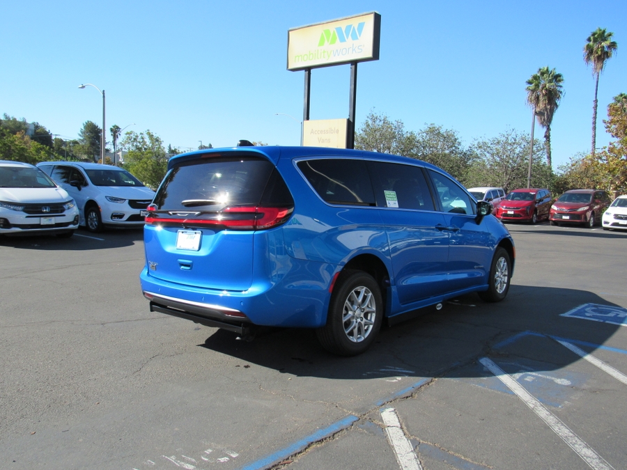 2027 Chrysler Pacifica Select - Photo 6
