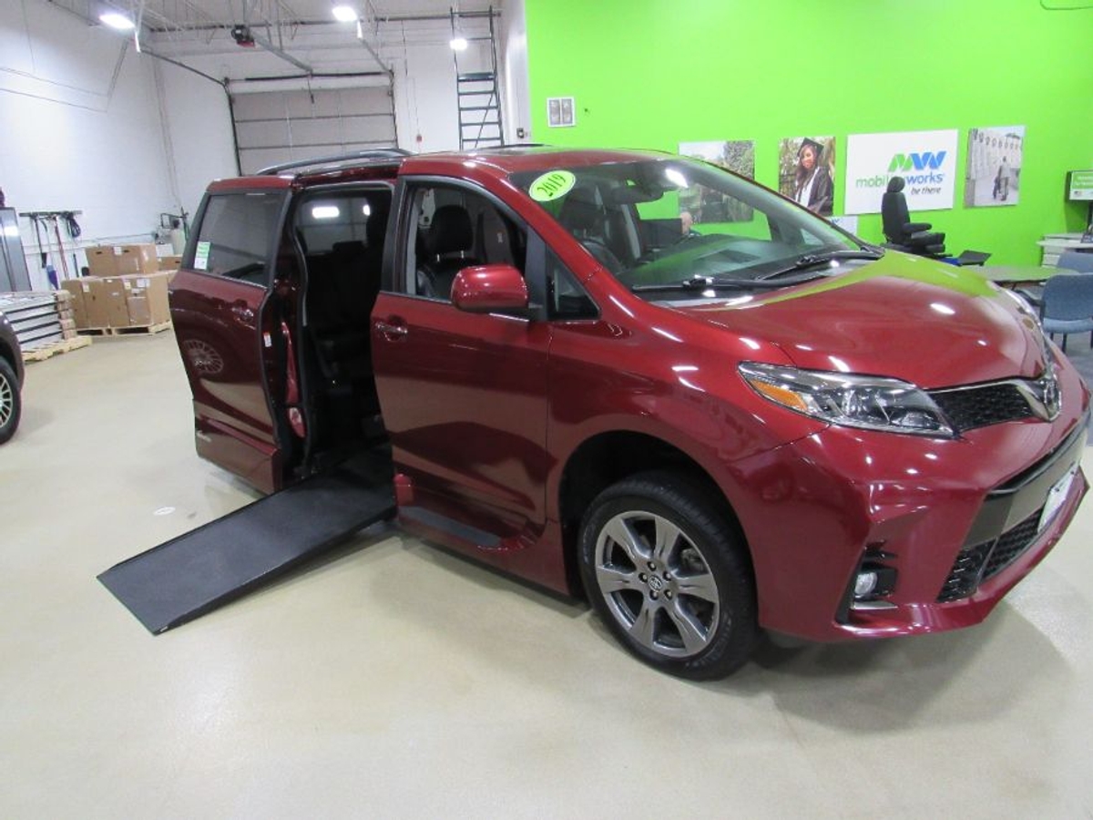 Red Toyota Sienna image number 10