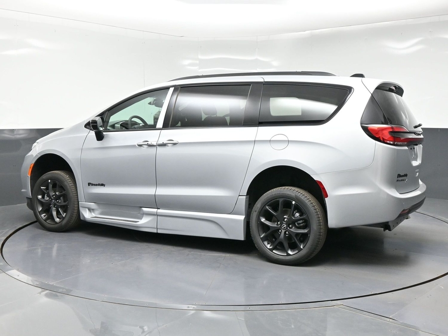 2026 Chrysler Pacifica Select - Photo 21
