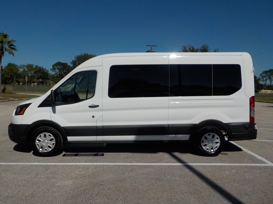 White Ford T350 image number 3