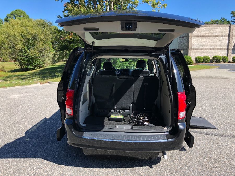 Black Dodge Grand Caravan número de imagen 16