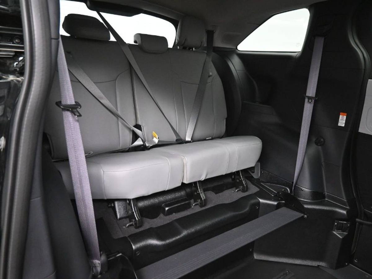 2025 TOYOTA SIENNA - Image 8