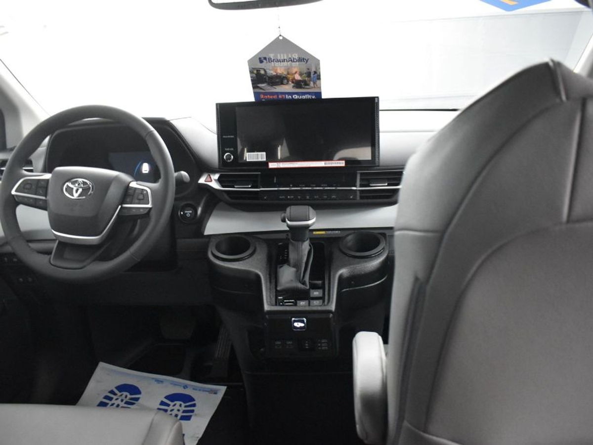 2025 TOYOTA SIENNA - Image 14