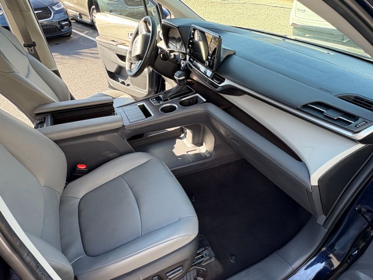 2024 TOYOTA SIENNA - Image 5