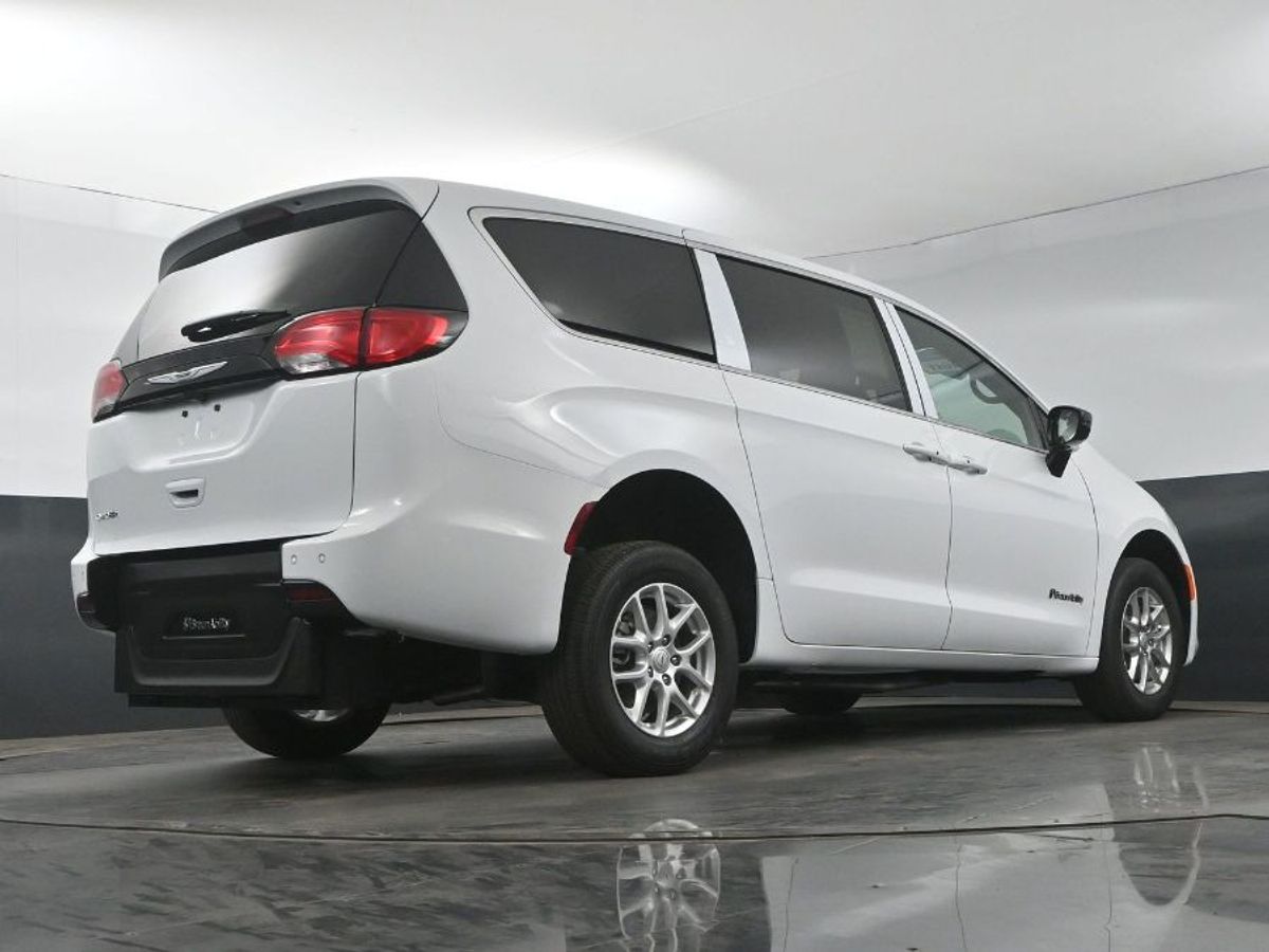 2025 CHRYSLER VOYAGER - Image 21