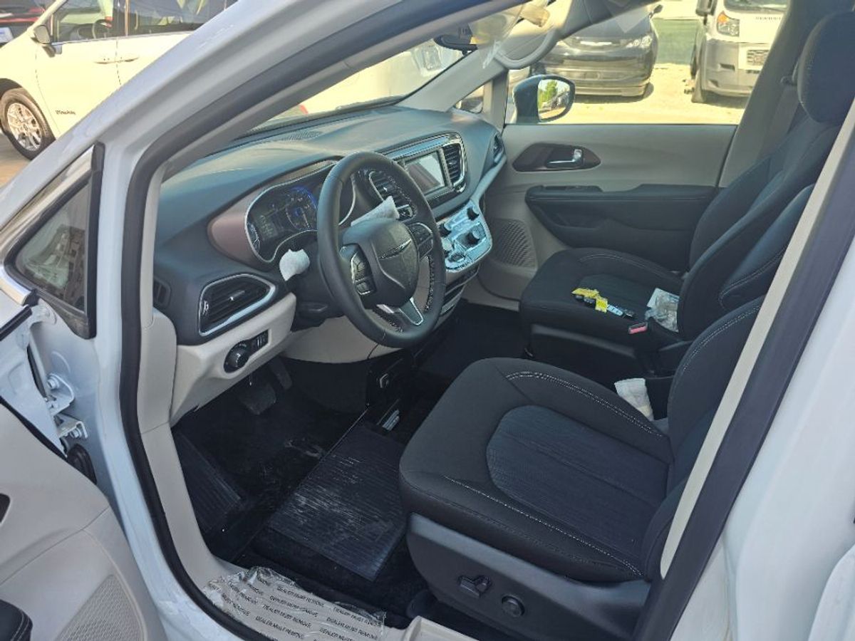 2024 CHRYSLER VOYAGER - Image 7