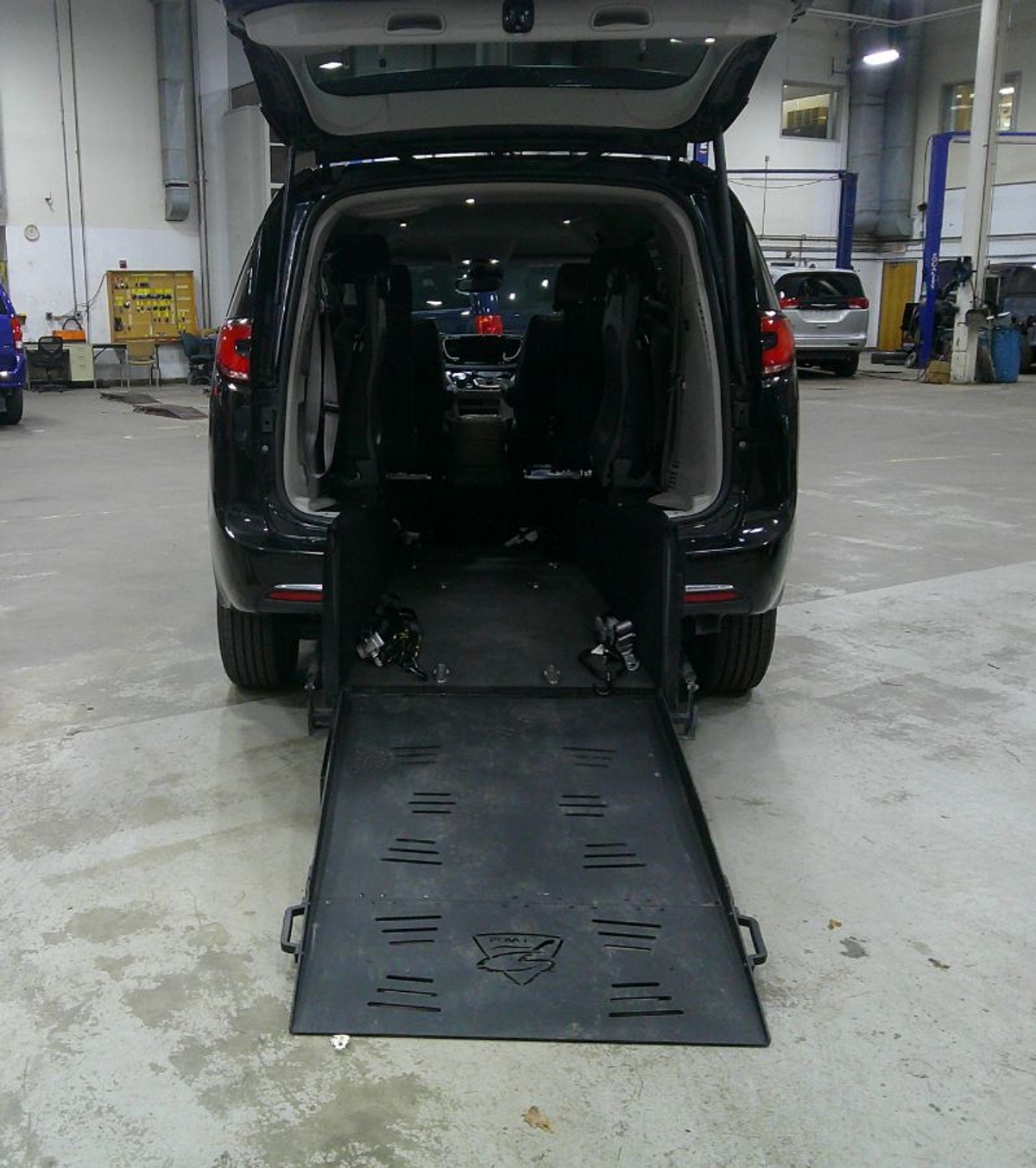 2022 CHRYSLER PACIFICA - Image 2