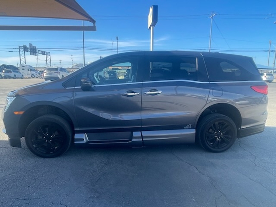 Grey Honda Odyssey with Side Entry Automatic In Floor ramp