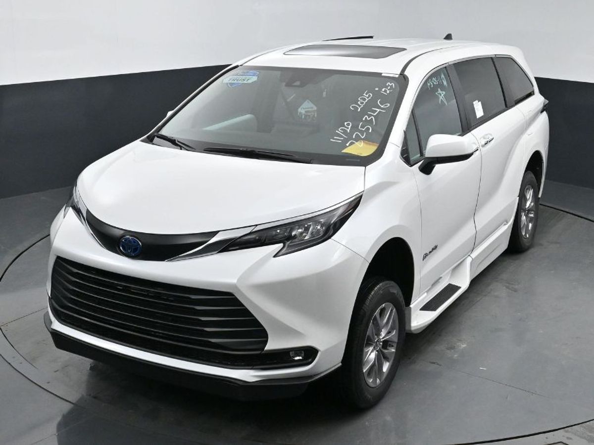 2025 TOYOTA SIENNA - Image 15