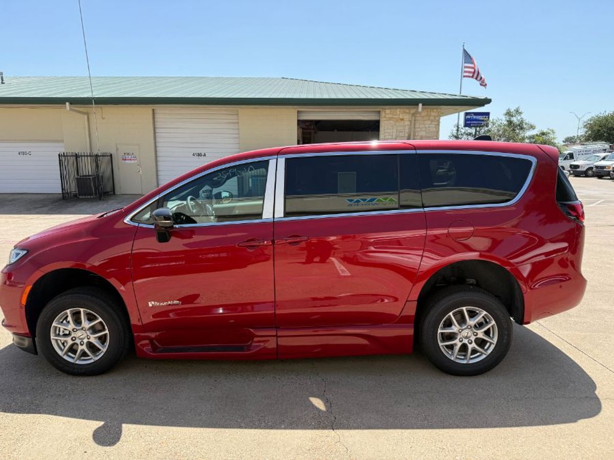Red Chrysler Pacifica image number 3