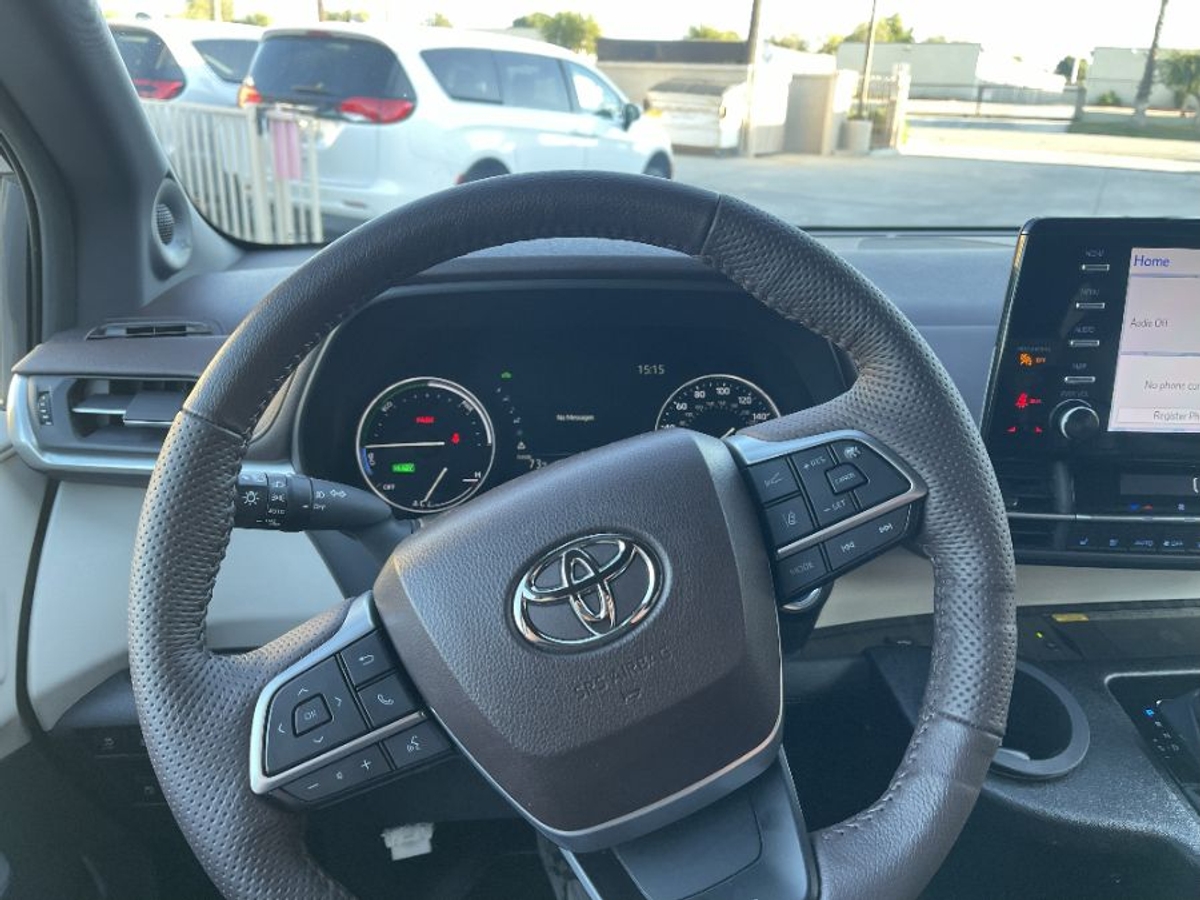 2023 TOYOTA SIENNA - Image 11