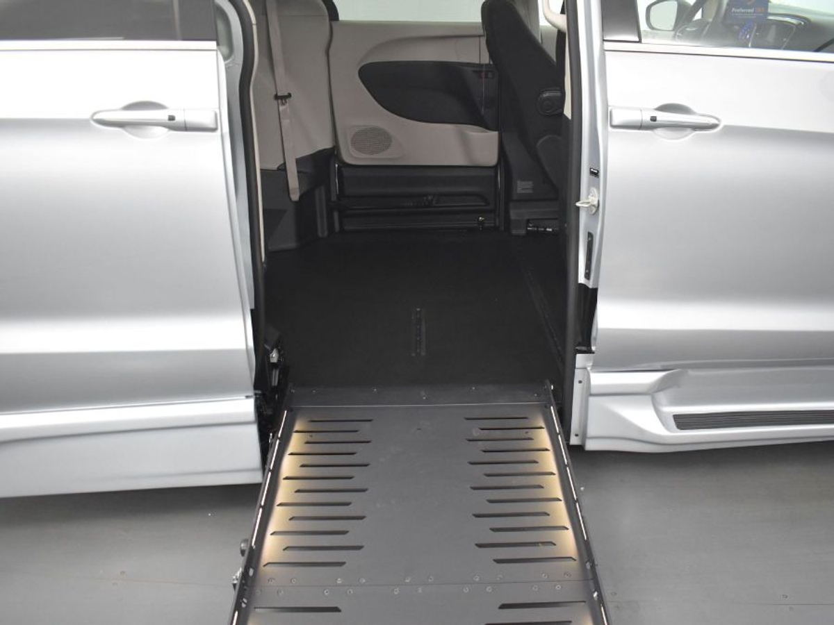 2023 CHRYSLER VOYAGER - Image 5