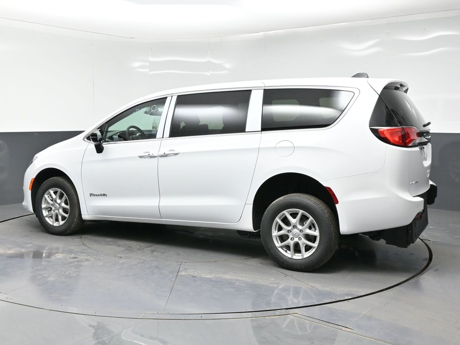 2026 Chrysler Voyager's photo