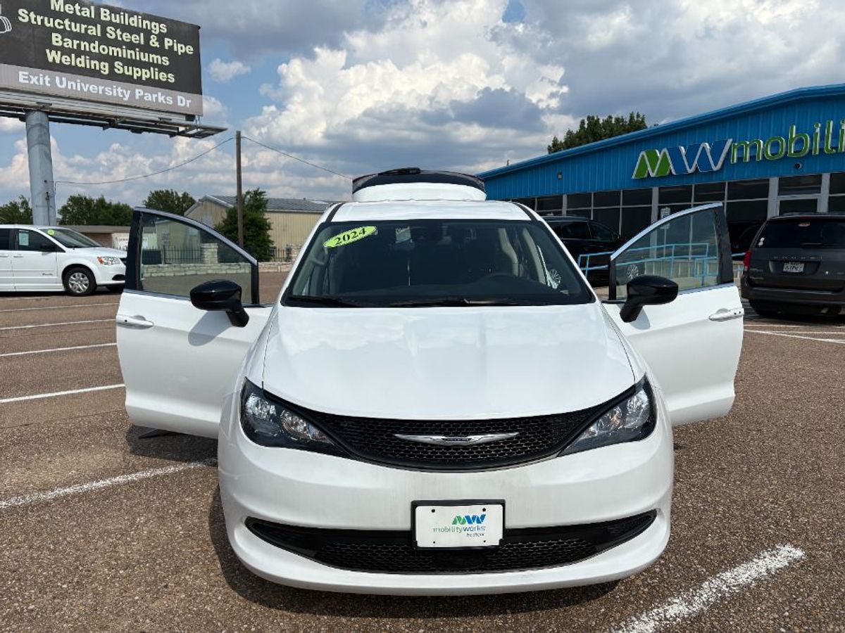 2024 CHRYSLER VOYAGER - Image 10