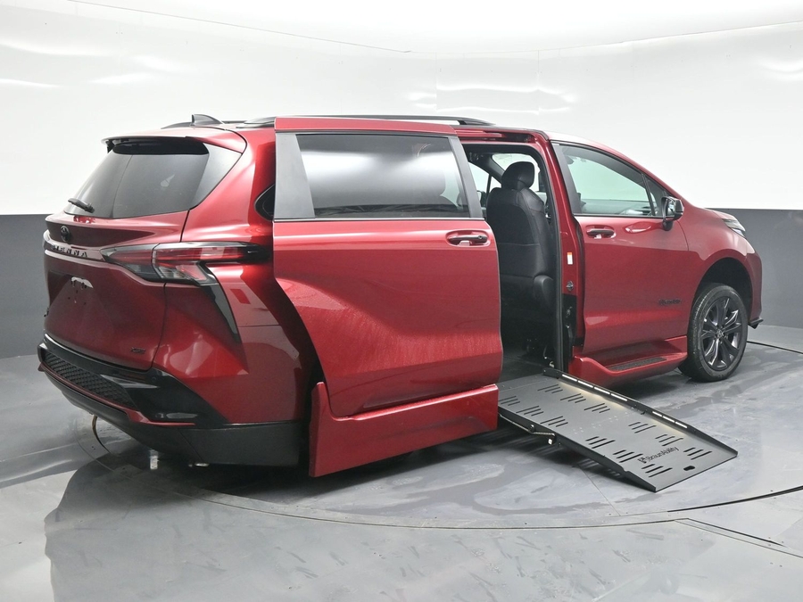 New 2025 Toyota Sienna Hybrid XSE Sport - BraunAbility Side Entry Entry Fold Out Automatic Ramp