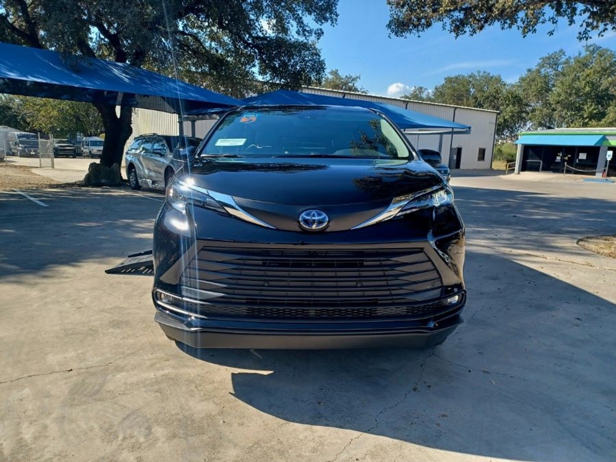 2025 TOYOTA SIENNA - Image 5