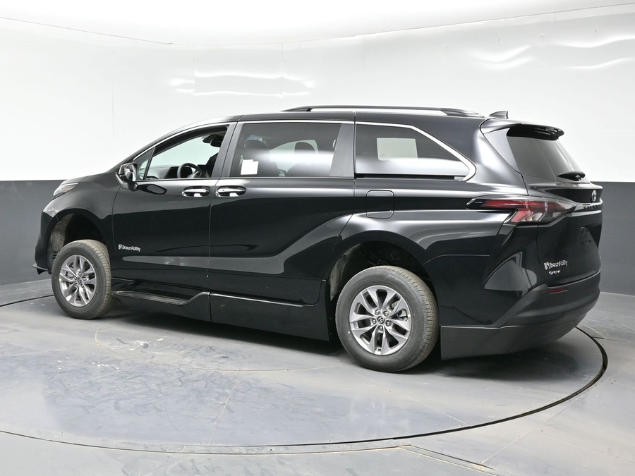 Black Toyota Sienna image number 3