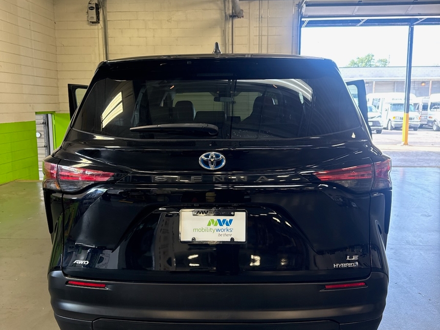 Black Toyota Sienna image number 6