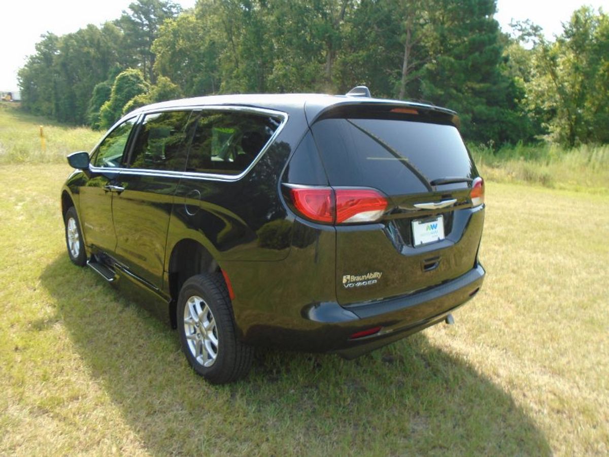 2023 CHRYSLER VOYAGER - Image 17