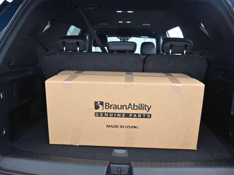 New 2026 Chevrolet Traverse 1LT - BraunAbility Side Entry In Floor Automatic Ramp